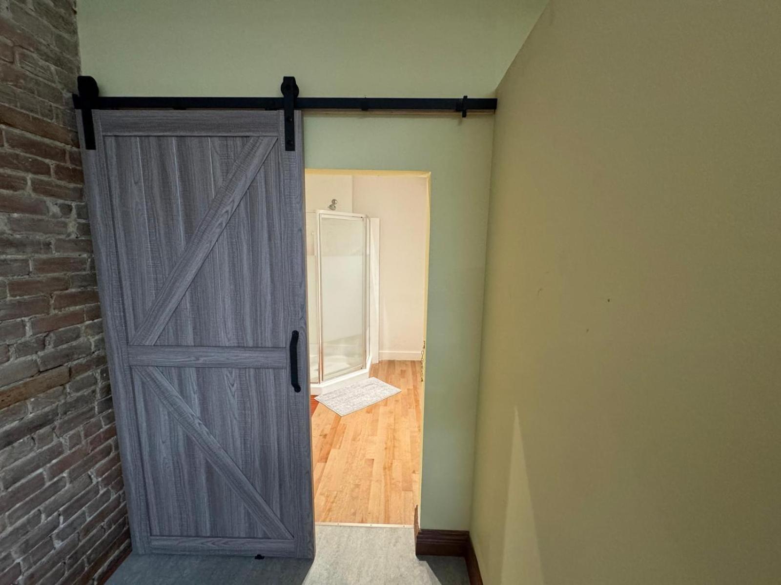 Montreal Sophistication & Style - Newly Renovated