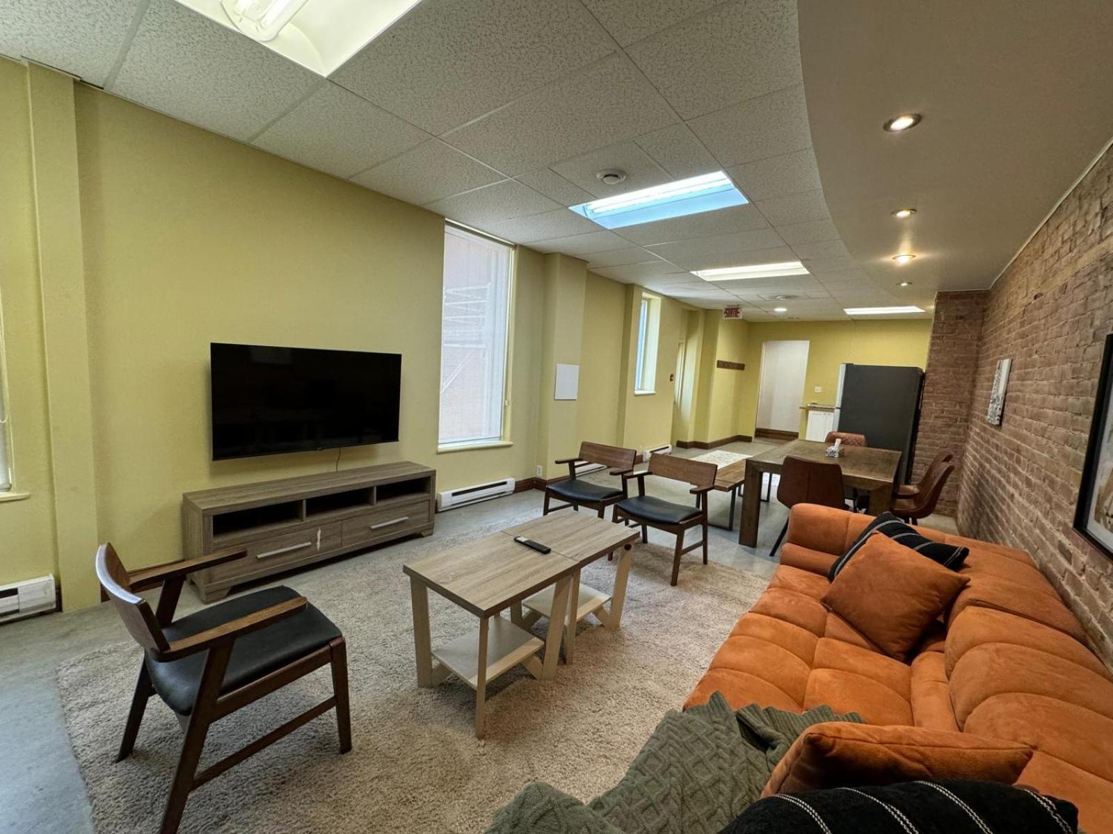 Montreal Sophistication & Style - Newly Renovated