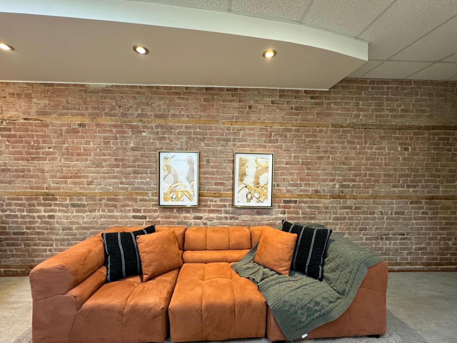 Montreal Sophistication & Style - Newly Renovated