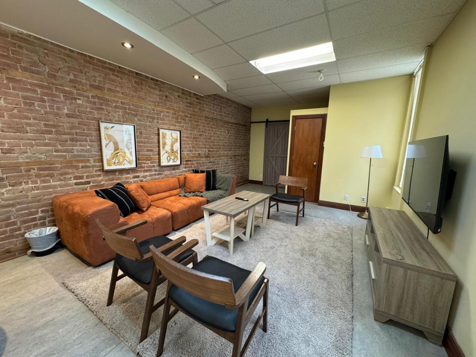Montreal Sophistication & Style - Newly Renovated
