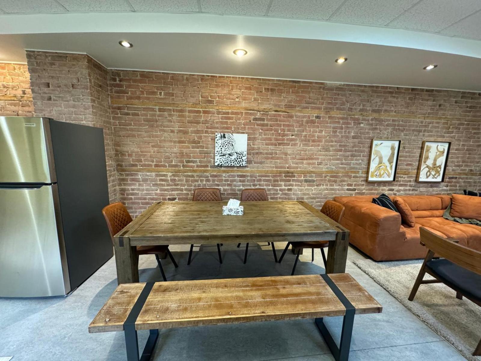 Montreal Sophistication & Style - Newly Renovated