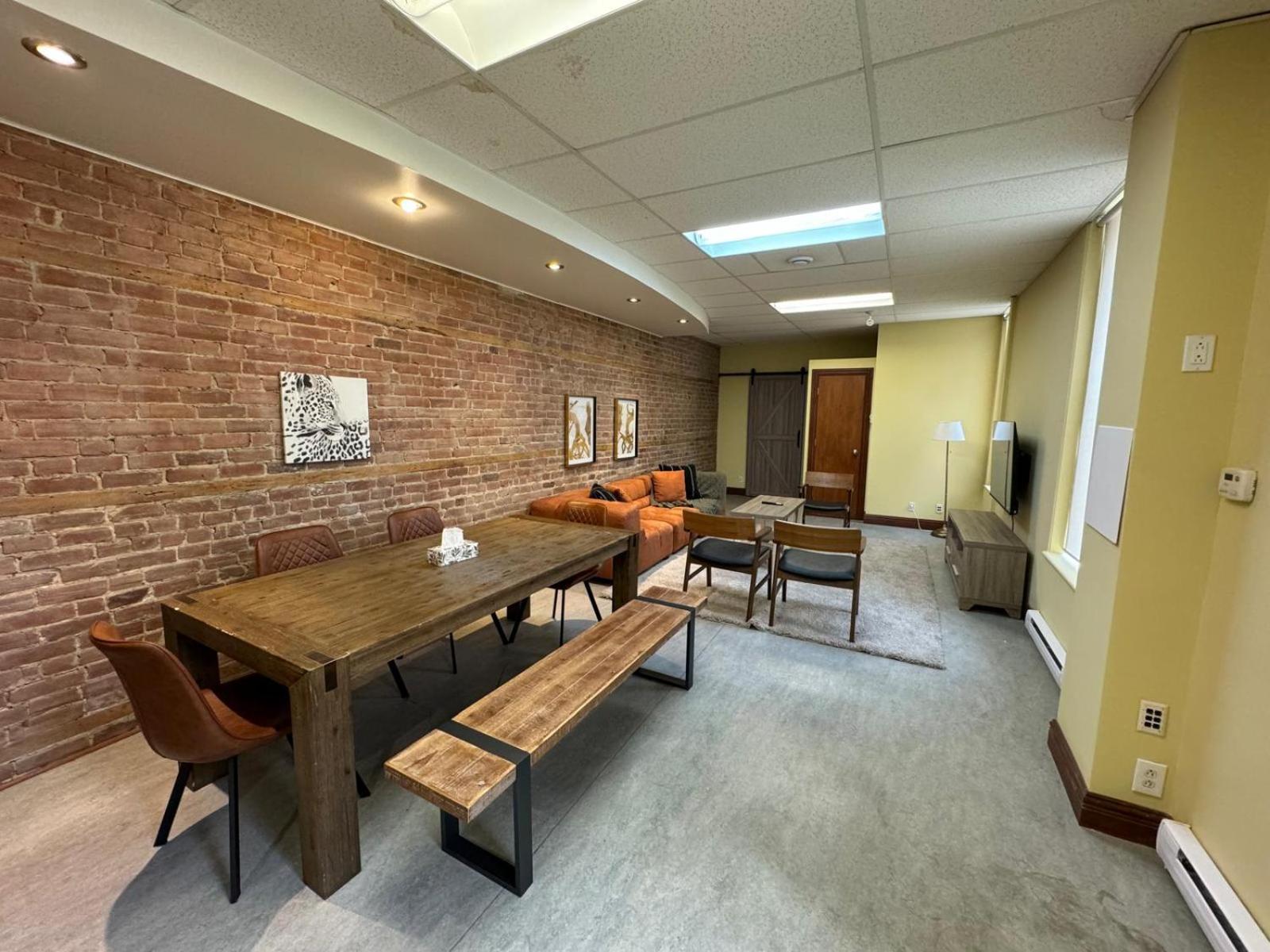 Montreal Sophistication & Style - Newly Renovated