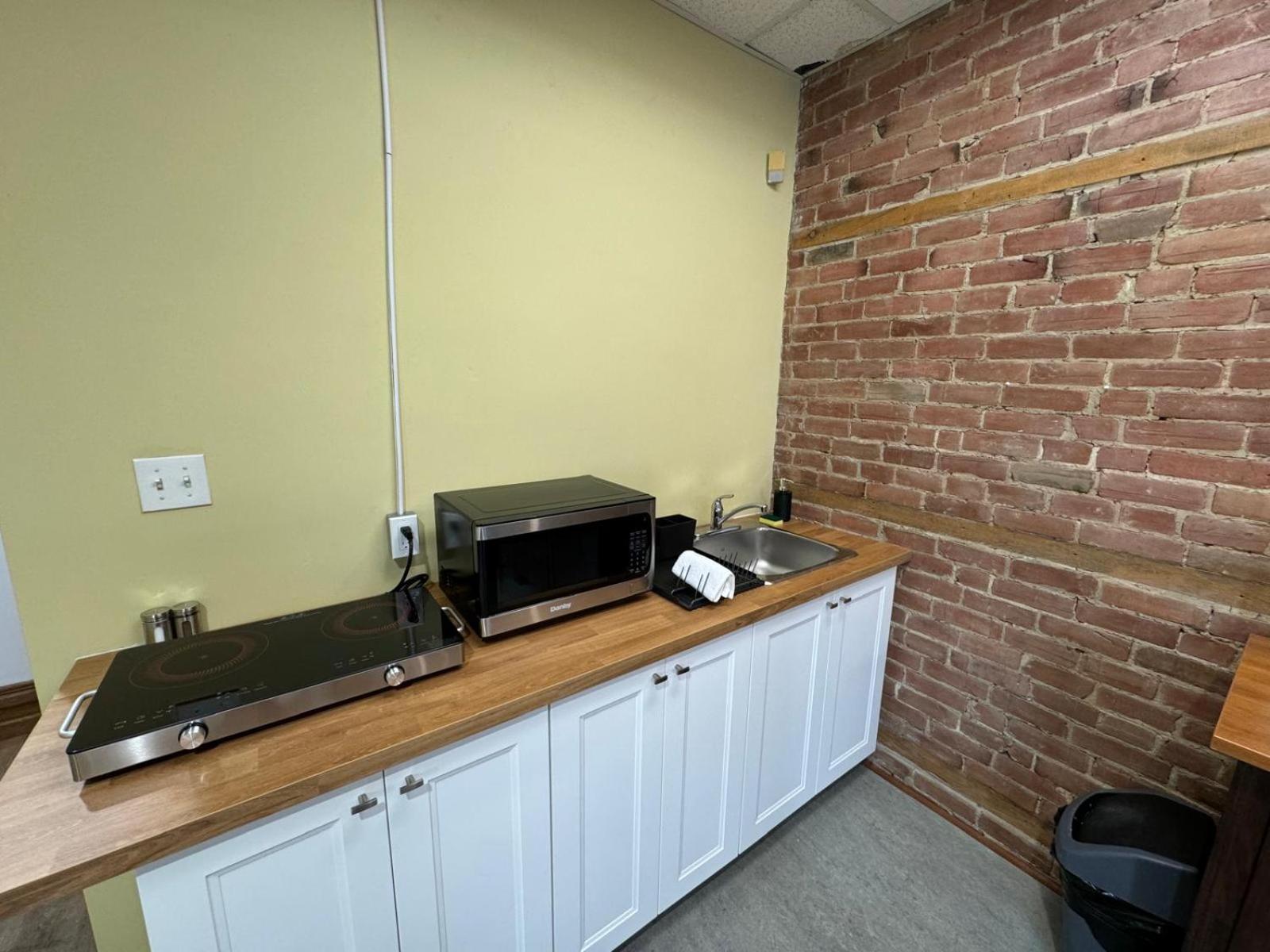 Montreal Sophistication & Style - Newly Renovated