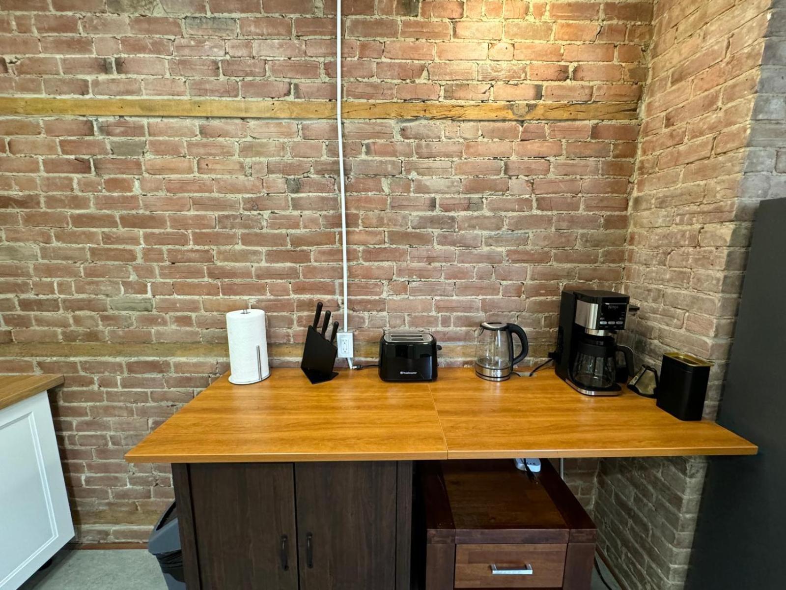 Montreal Sophistication & Style - Newly Renovated