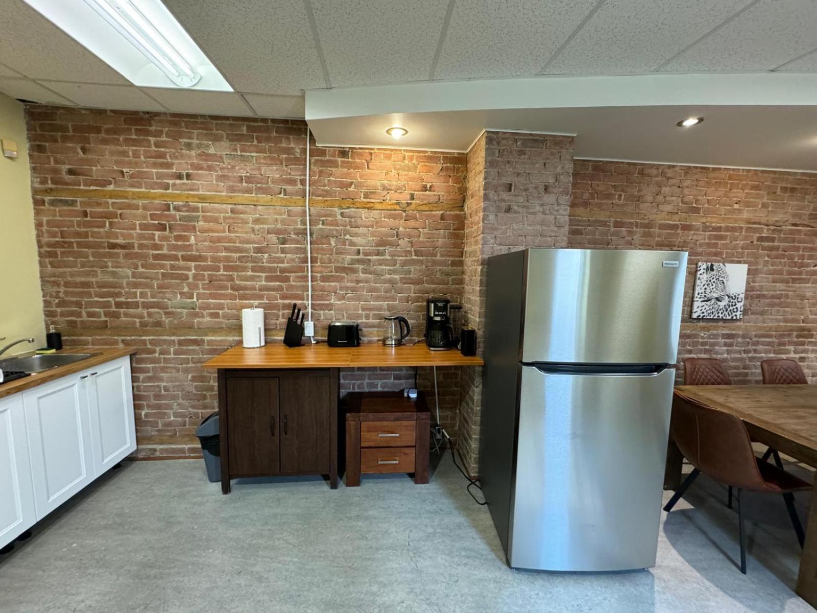 Montreal Sophistication & Style - Newly Renovated