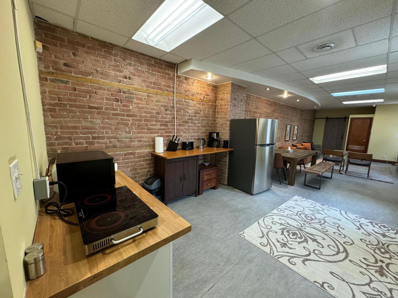 Montreal Sophistication & Style - Newly Renovated