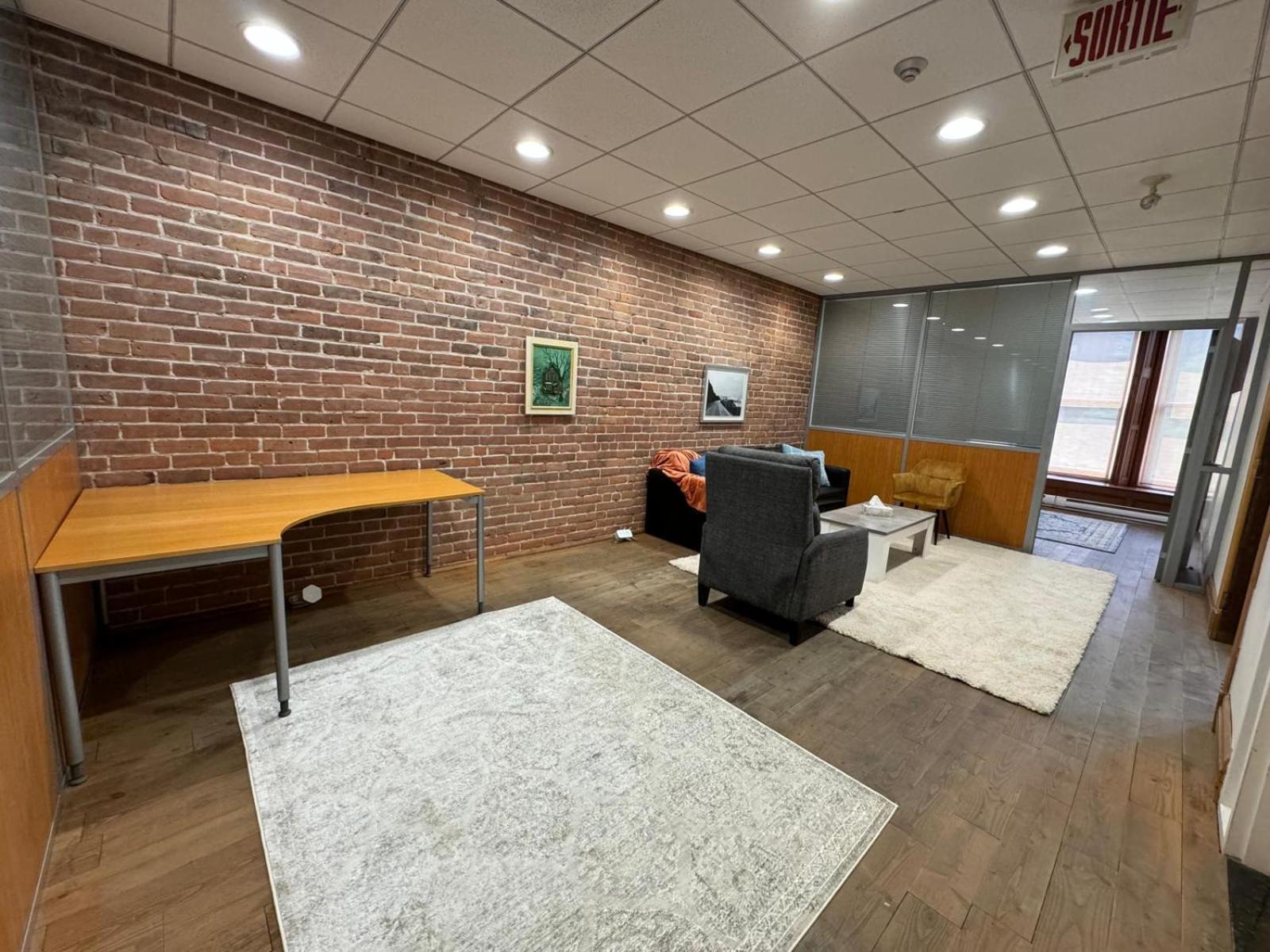 Montreal Sophistication & Style - Newly Renovated