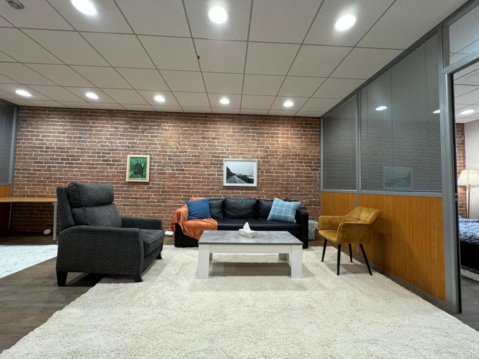 Montreal Sophistication & Style - Newly Renovated