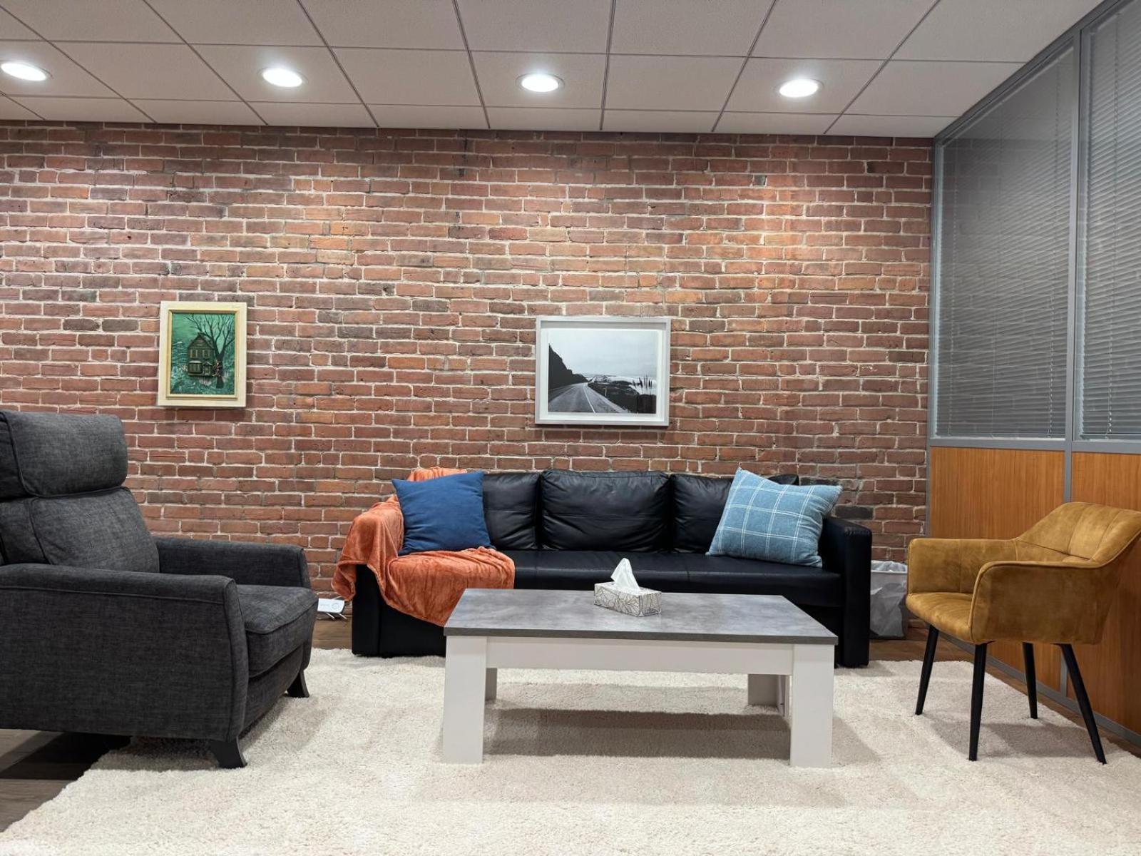 Montreal Sophistication & Style - Newly Renovated