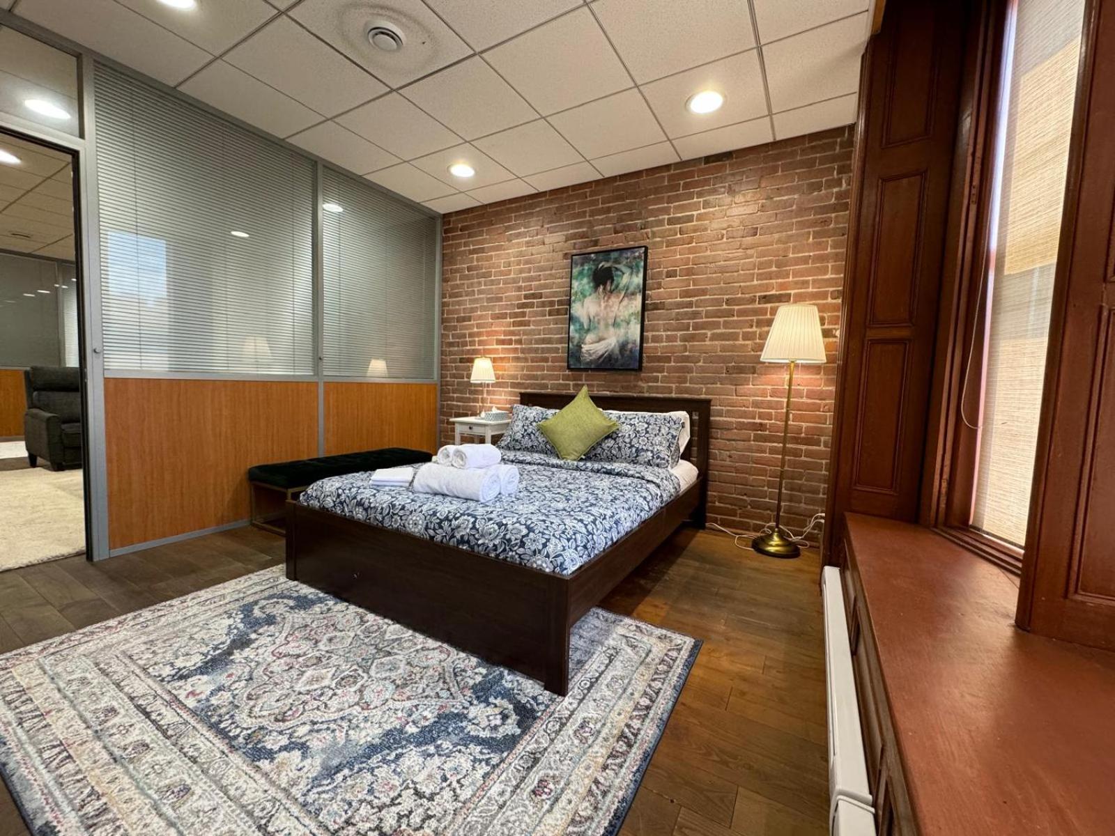 Montreal Sophistication & Style - Newly Renovated