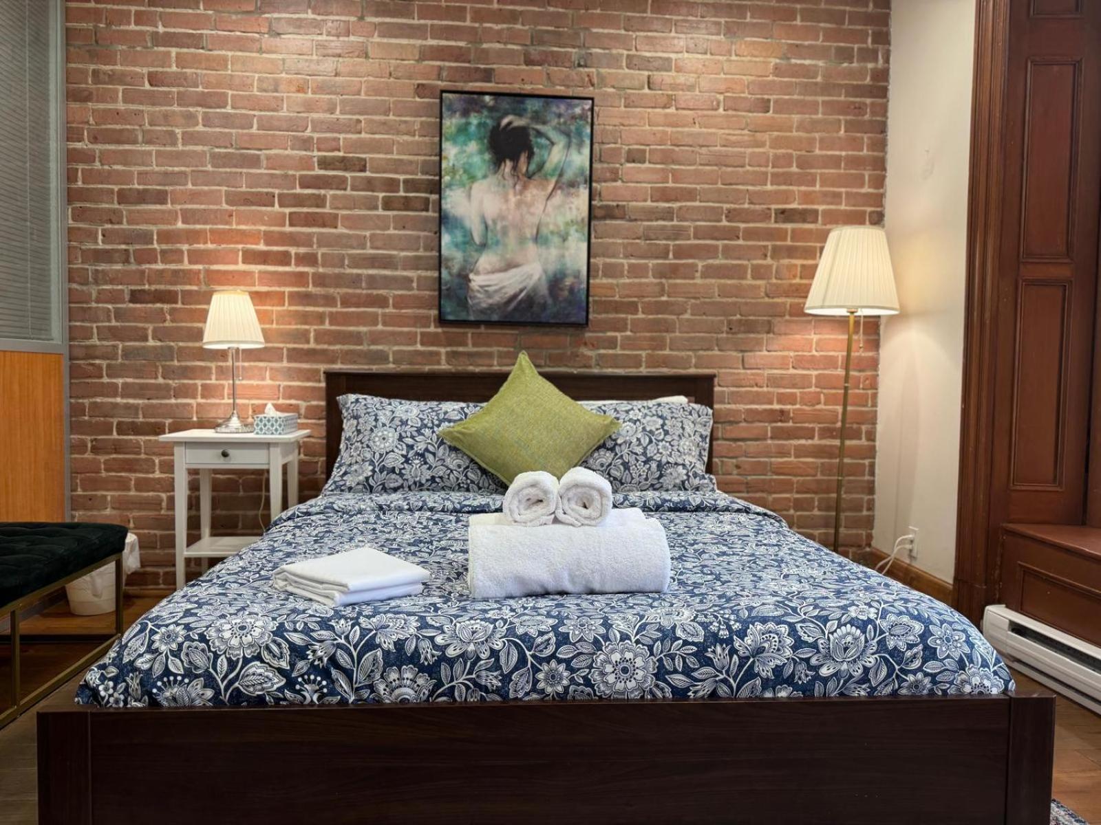Montreal Sophistication & Style - Newly Renovated
