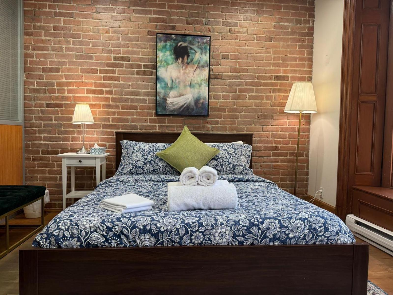 Montreal Sophistication & Style - Newly Renovated
