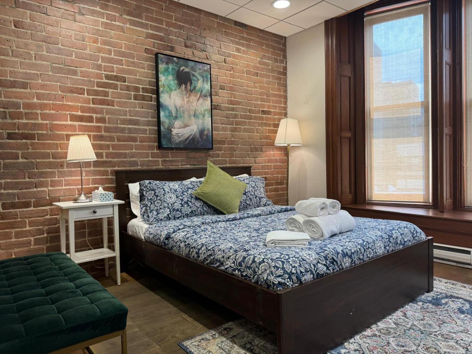 Montreal Sophistication & Style - Newly Renovated