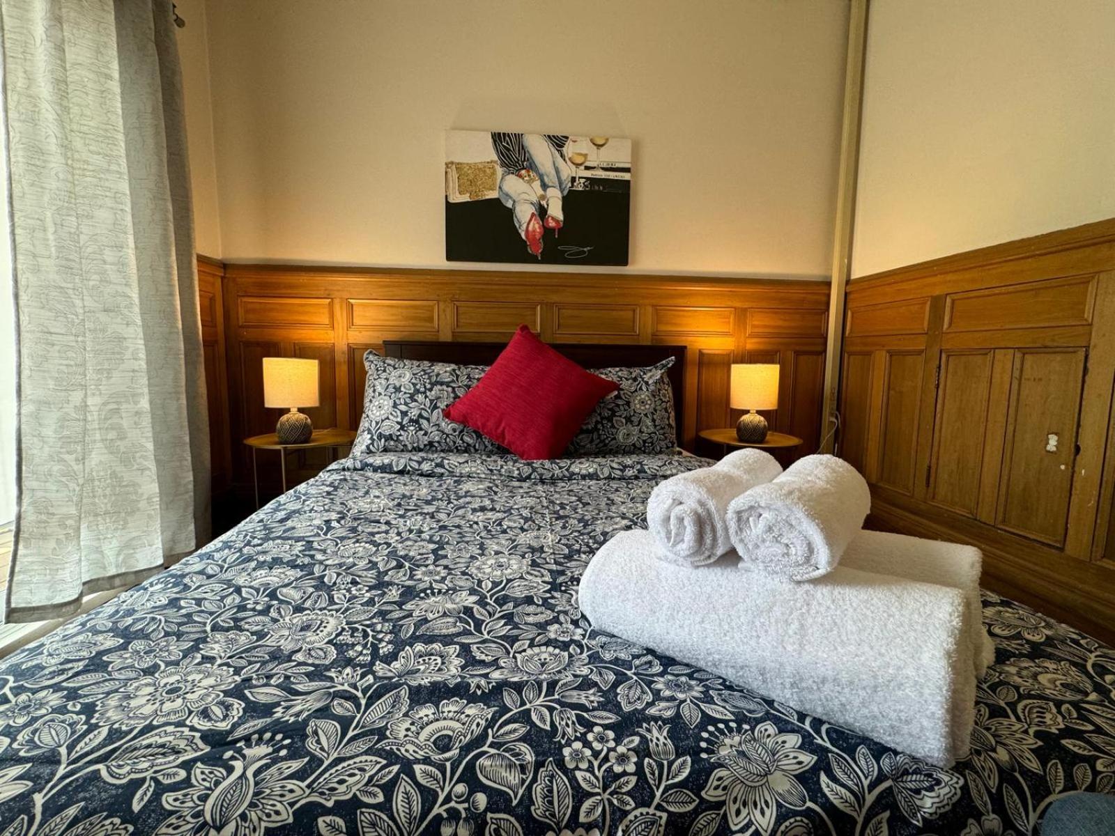 Montreal Sophistication & Style - Newly Renovated