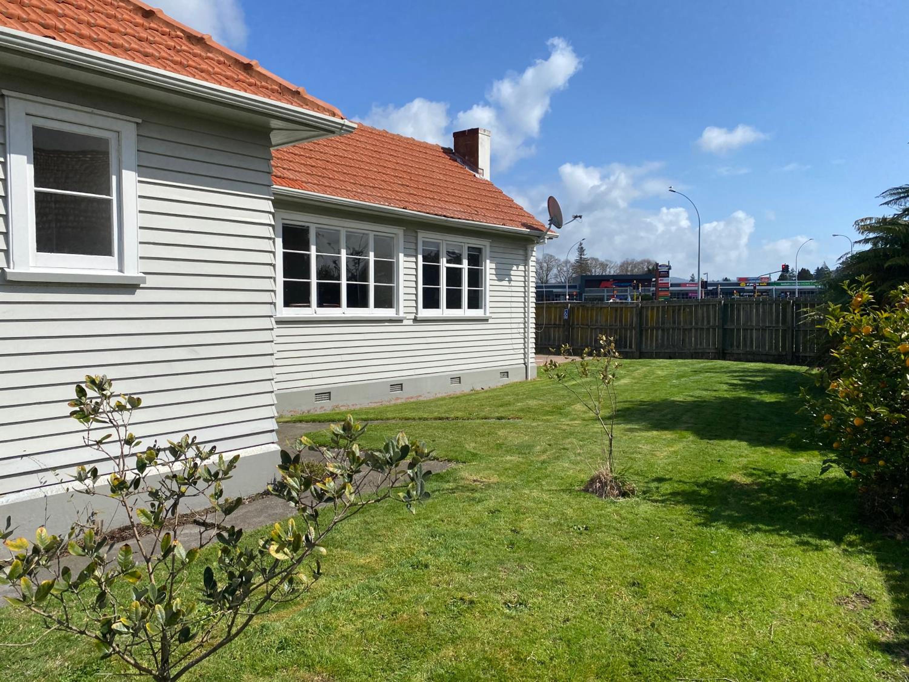 Whole house, Amohau St opposite Trade Central - 3 Bedrooms, Sleeps up to 6, 5 beds, wheel chair friendly view 3