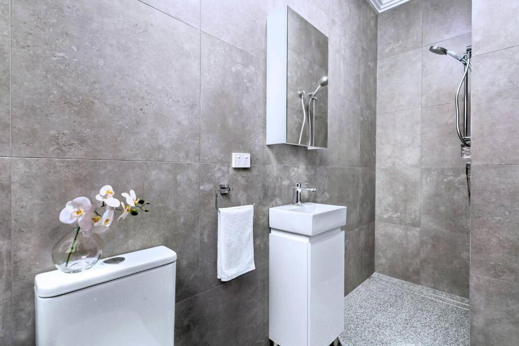 GLE18 Glebe Gem Chic Studio Apartment in Prime Location