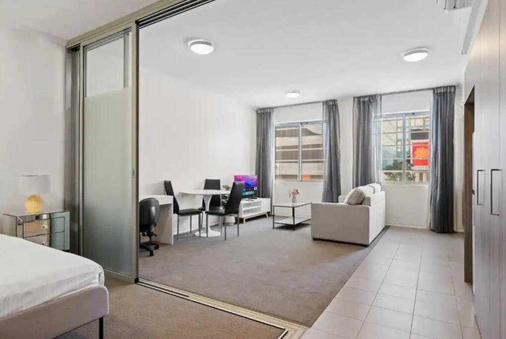 Capitol Apartment Private Studio - Great Value!