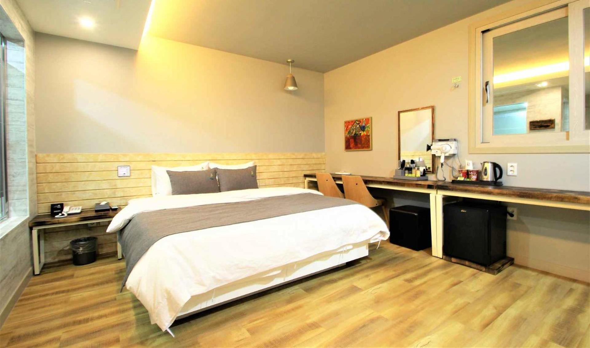Jade hotel