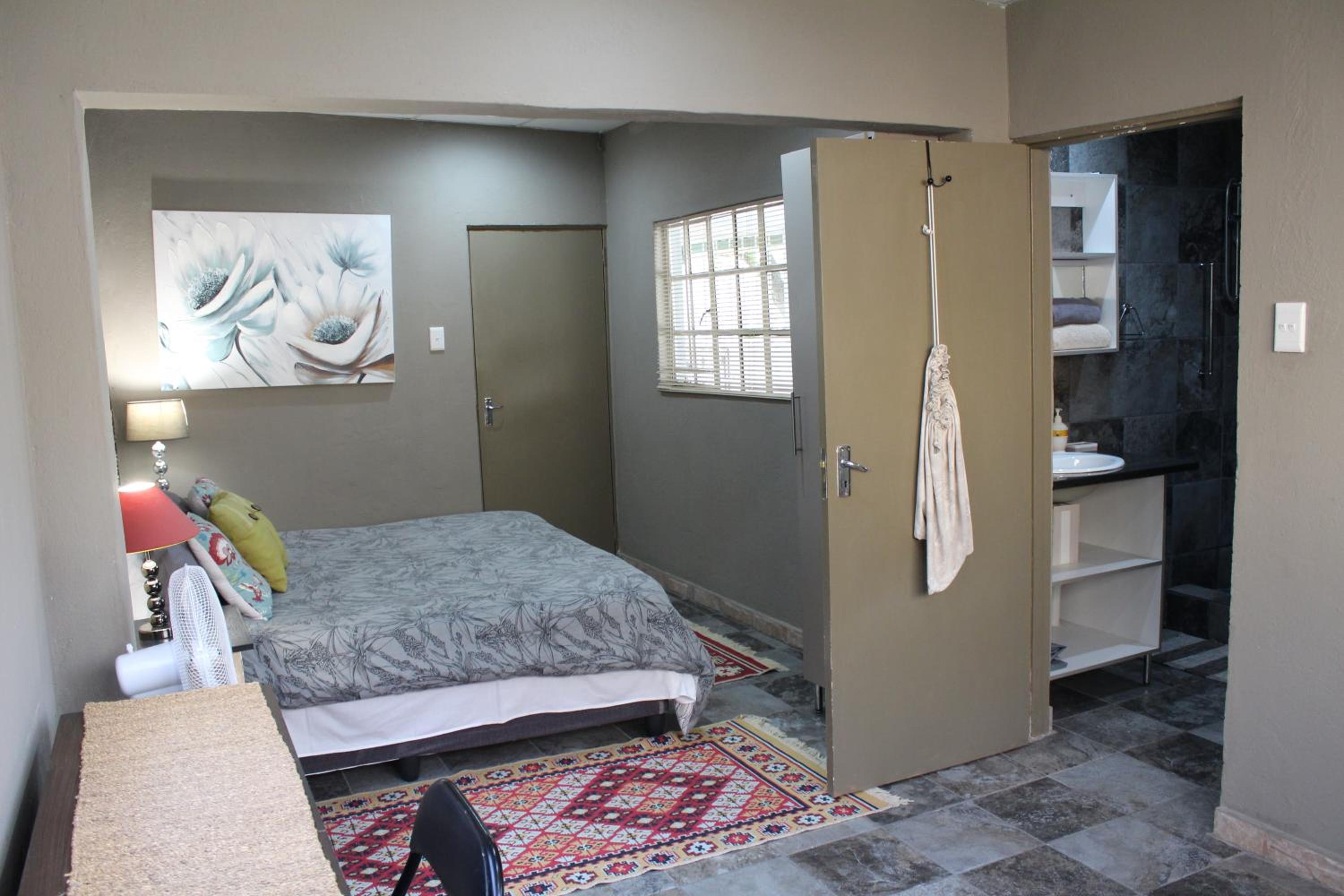 Tucked-Away 1&2 Bedroom Houses view 4