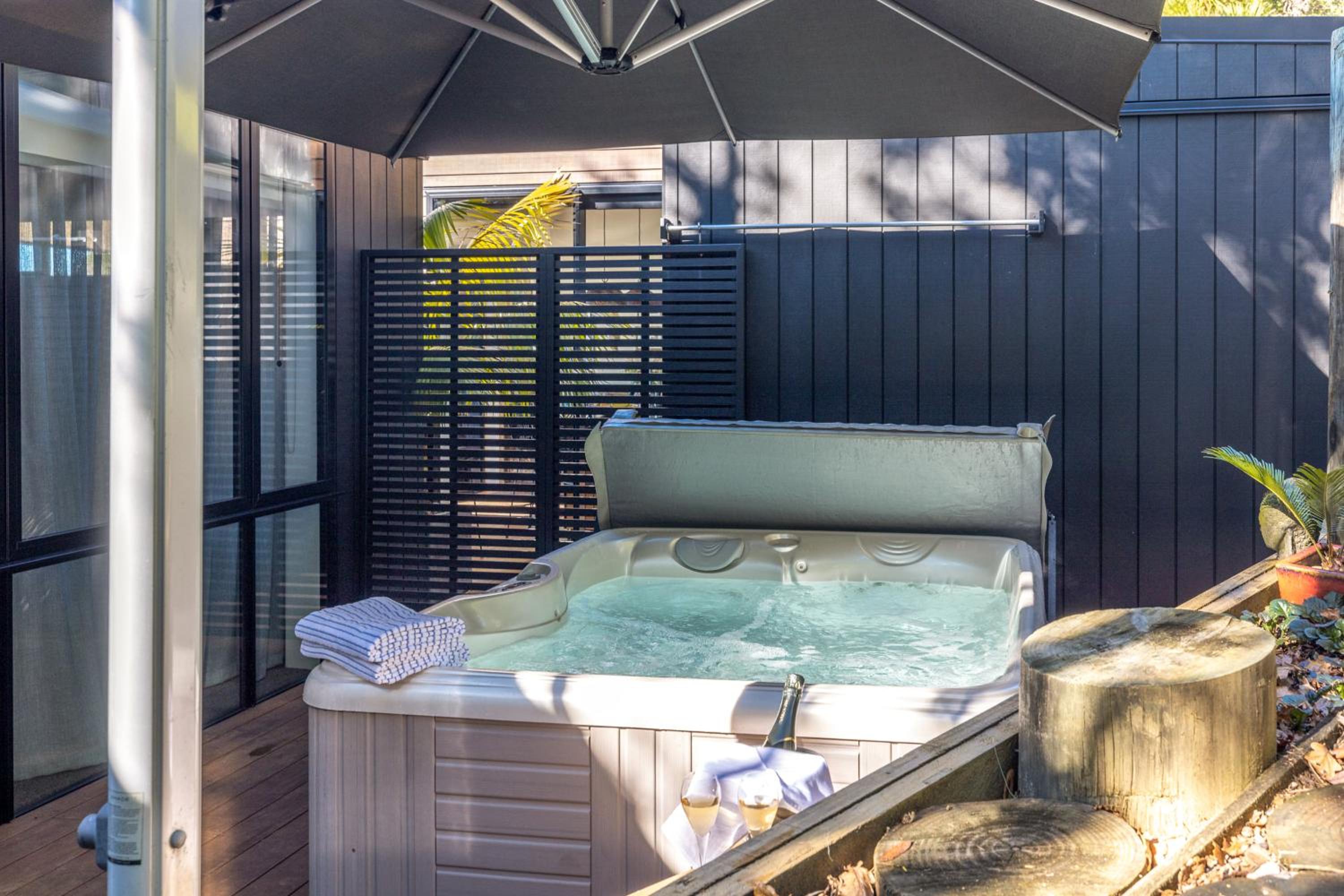 Wavesong - Stay Waiheke view 5