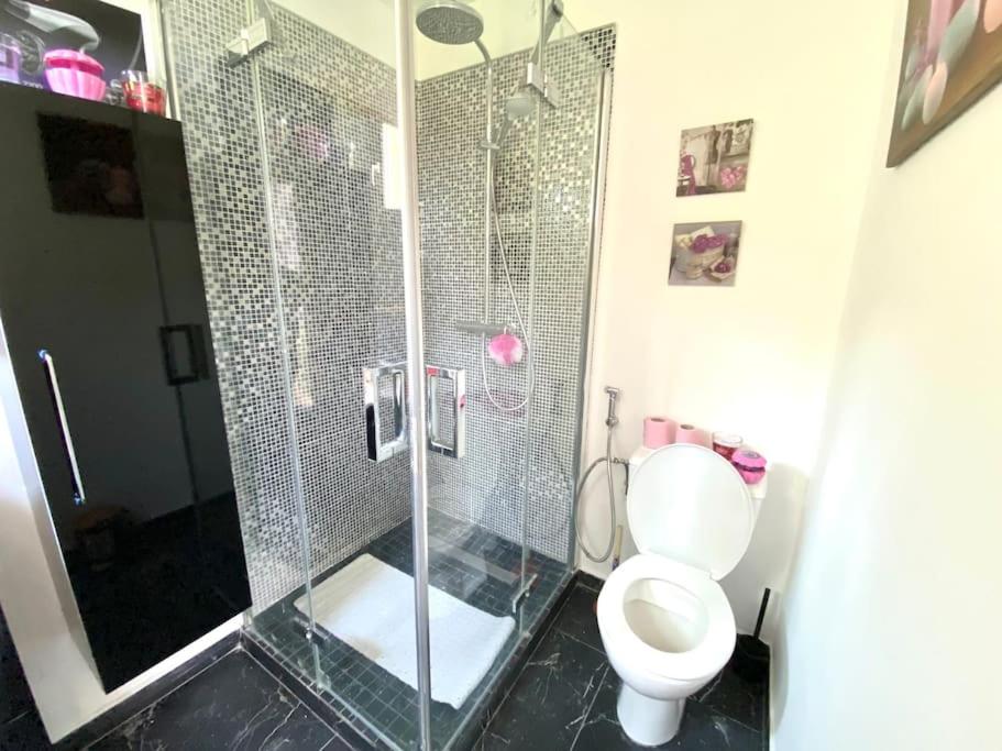 Full Modern House - Beautiful Garden - Private Parking Space - Paris & Disneyland MontFermeil