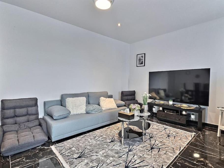 Full Modern House - Beautiful Garden - Private Parking Space - Paris & Disneyland MontFermeil