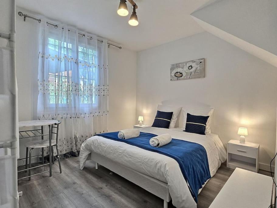 Full Modern House - Beautiful Garden - Private Parking Space - Paris & Disneyland MontFermeil
