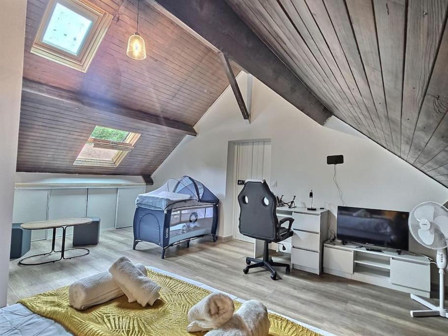 Full Modern House - Beautiful Garden - Private Parking Space - Paris & Disneyland MontFermeil