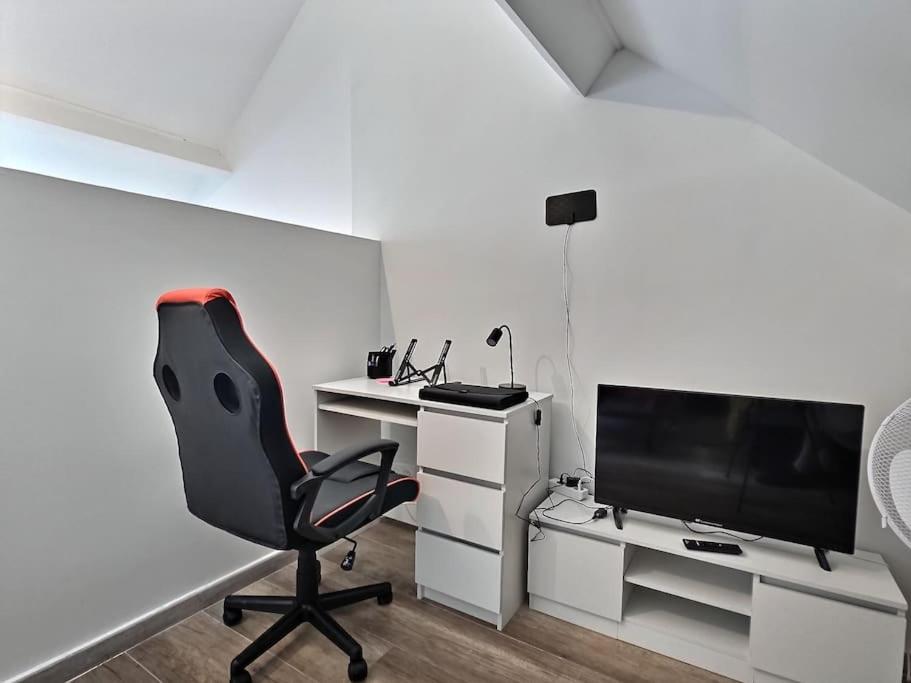 Full Modern House - Beautiful Garden - Private Parking Space - Paris & Disneyland MontFermeil
