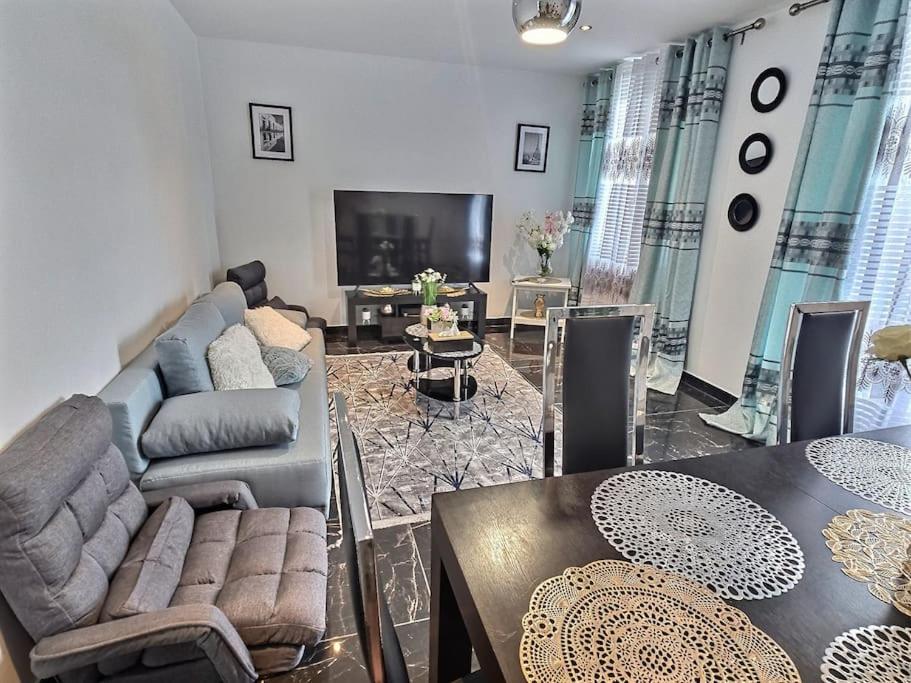 Full Modern House - Beautiful Garden - Private Parking Space - Paris & Disneyland MontFermeil