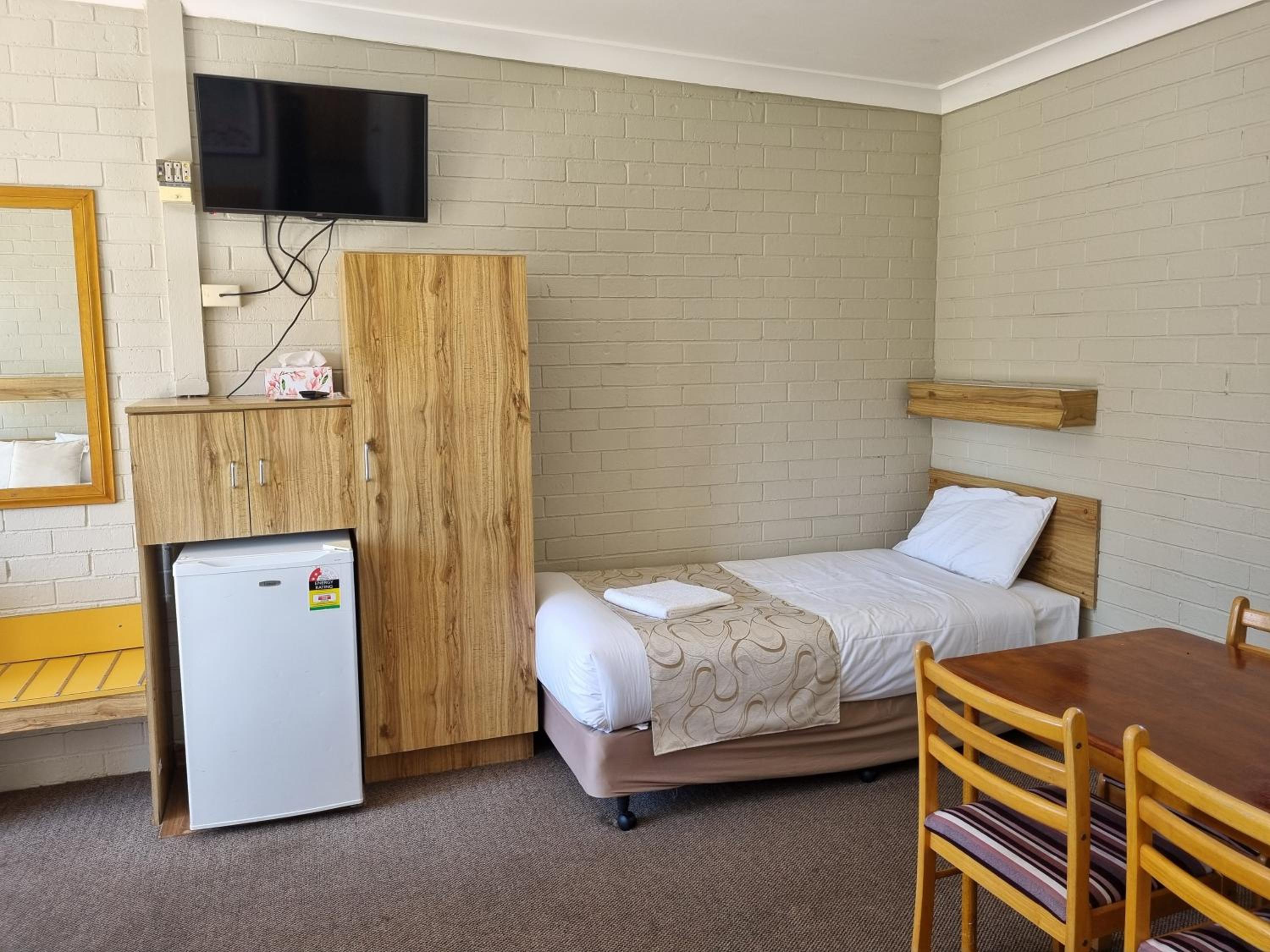 Moon River Motor Inn