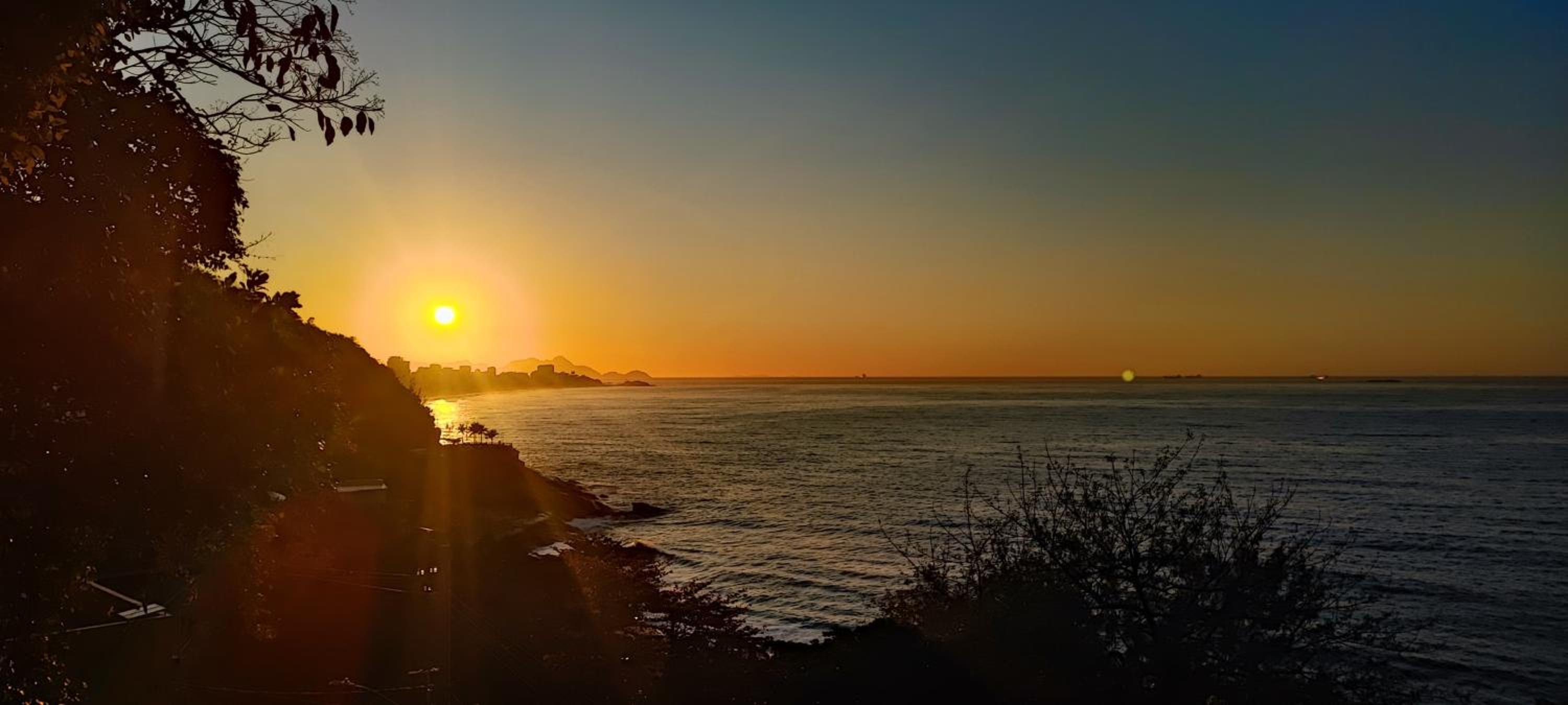Ocean View House of Zepp - Good neighbourhood, 5 minute walk to the beach, stunning sunrise views