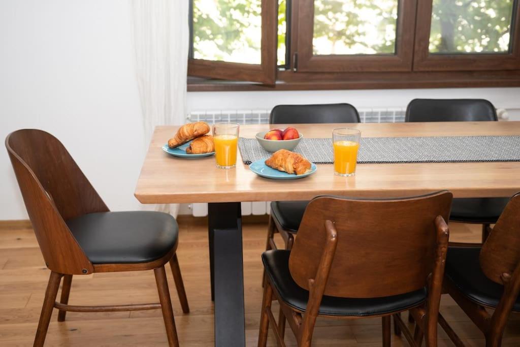 Top Center Stylish Quiet Street Hosts 5 People