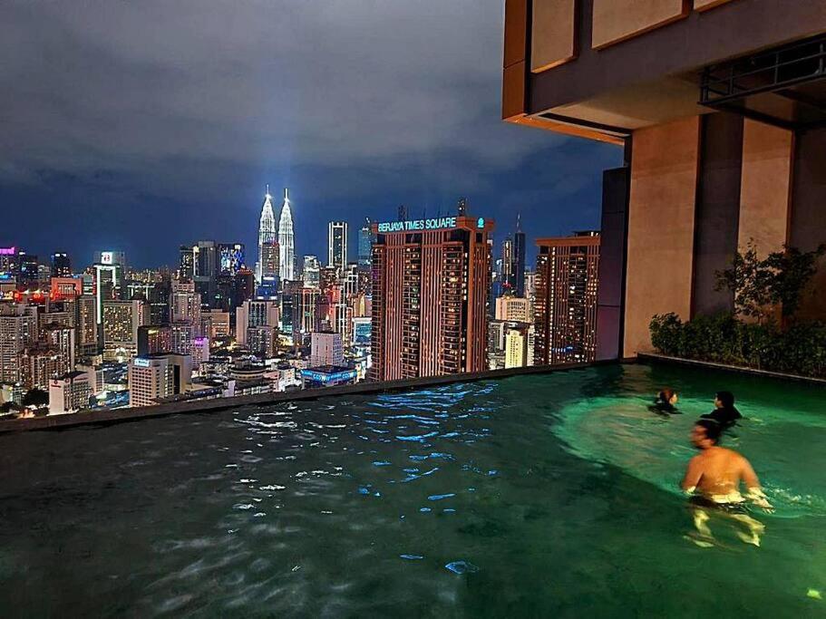 1BR condo with Amazing KLCC View & Infinity Pool at Lalaport Bukit Bintang