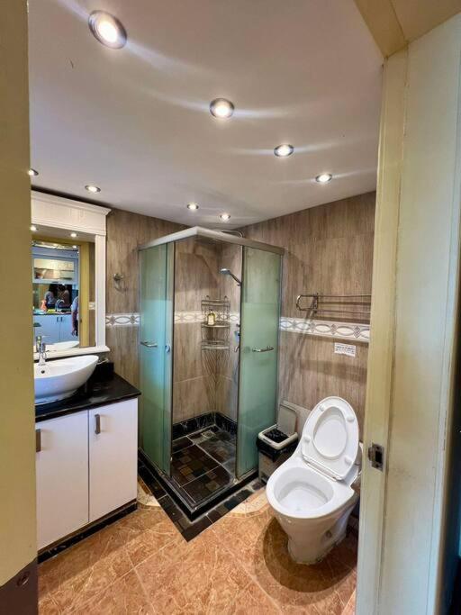 Huge & Vibrant 2 Bedroom Unit in Cebu City view 3