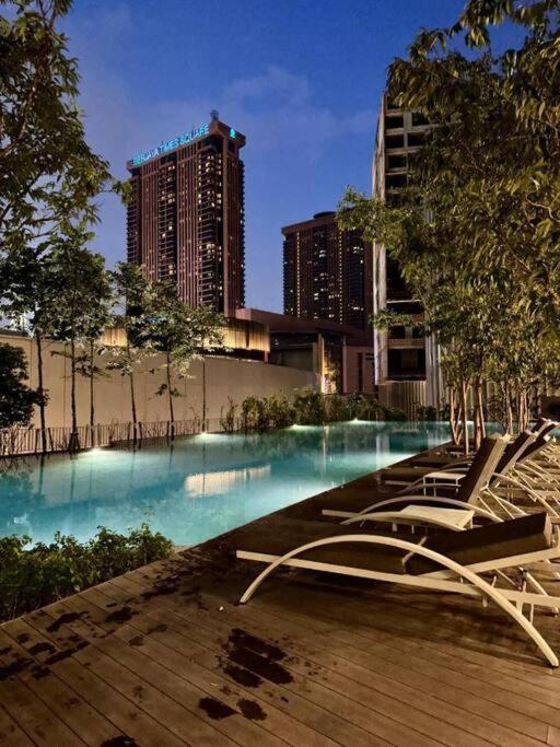1BR condo with Amazing KLCC View & Infinity Pool at Lalaport Bukit Bintang