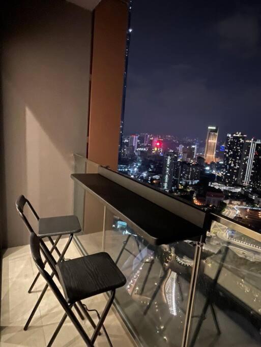 1BR condo with Amazing KLCC View & Infinity Pool at Lalaport Bukit Bintang