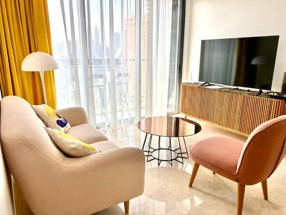 1BR condo with Amazing KLCC View & Infinity Pool at Lalaport Bukit Bintang
