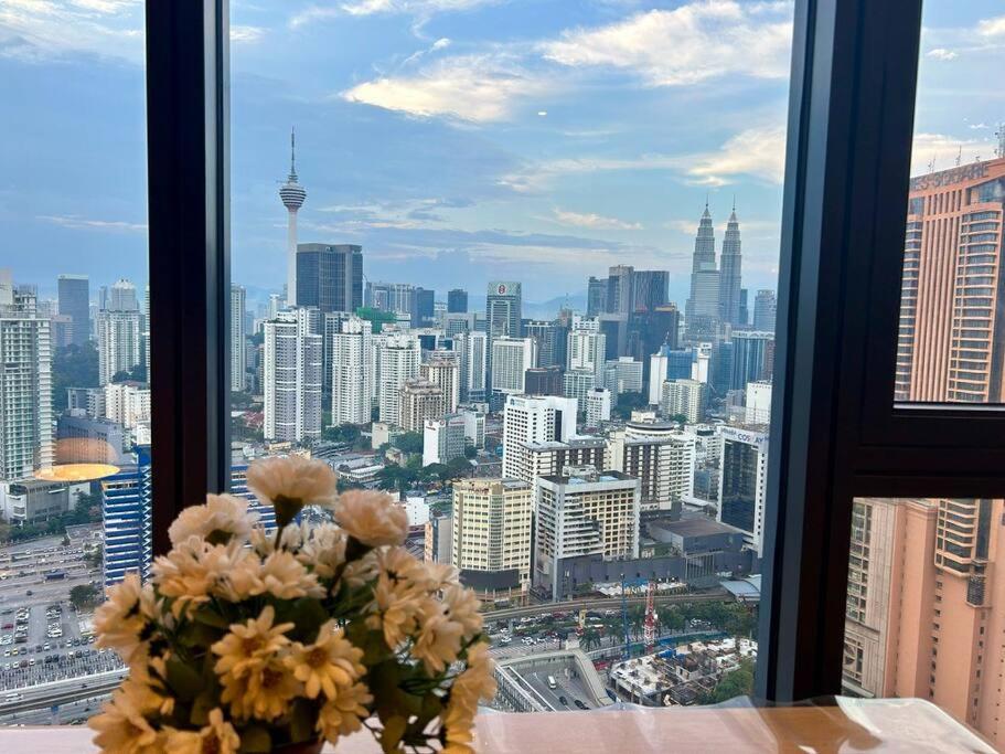 1BR condo with Amazing KLCC View & Infinity Pool at Lalaport Bukit Bintang