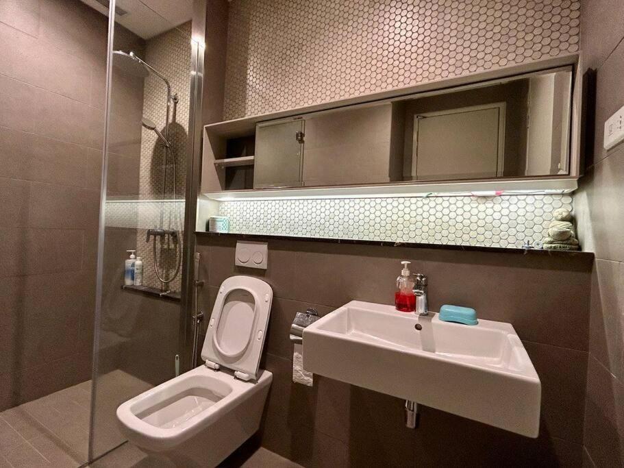 1BR condo with Amazing KLCC View & Infinity Pool at Lalaport Bukit Bintang