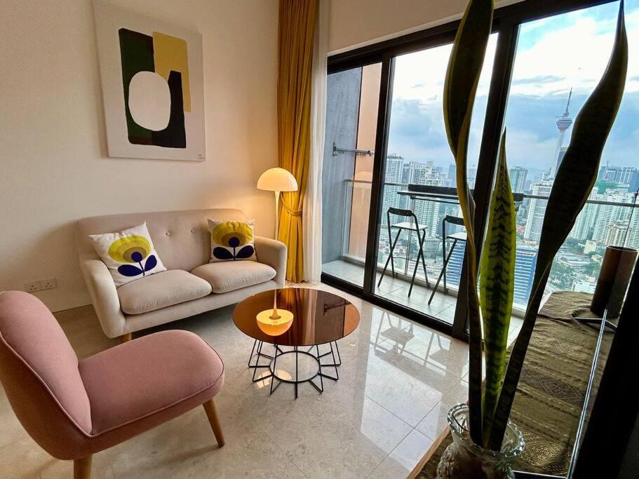 1BR condo with Amazing KLCC View & Infinity Pool at Lalaport Bukit Bintang