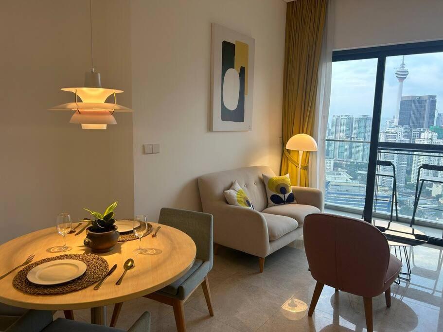 1BR condo with Amazing KLCC View & Infinity Pool at Lalaport Bukit Bintang