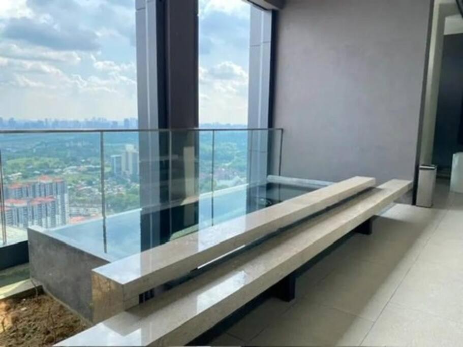 1BR condo with Amazing KLCC View & Infinity Pool at Lalaport Bukit Bintang
