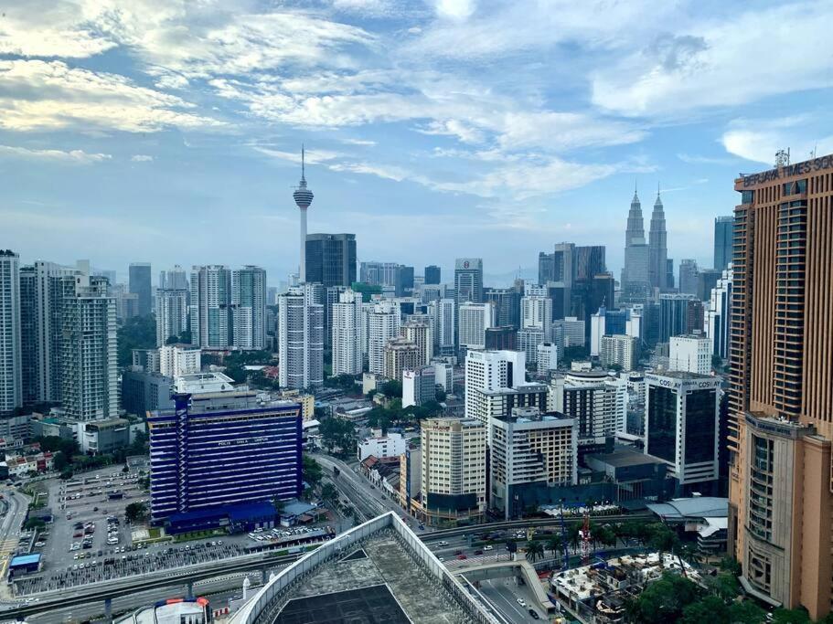 1BR condo with Amazing KLCC View & Infinity Pool at Lalaport Bukit Bintang