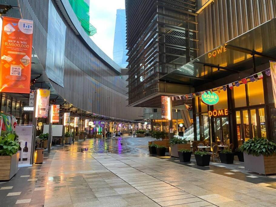 1BR condo with Amazing KLCC View & Infinity Pool at Lalaport Bukit Bintang