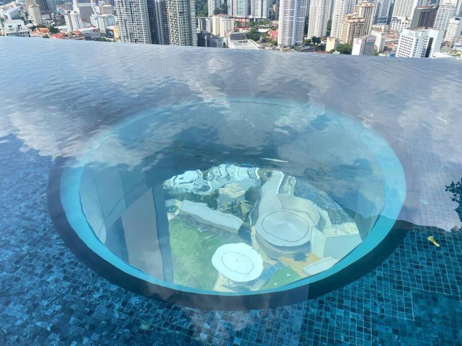 1BR condo with Amazing KLCC View & Infinity Pool at Lalaport Bukit Bintang