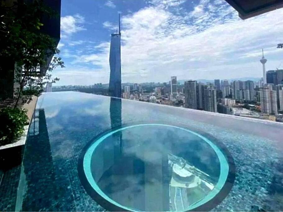 1BR condo with Amazing KLCC View & Infinity Pool at Lalaport Bukit Bintang