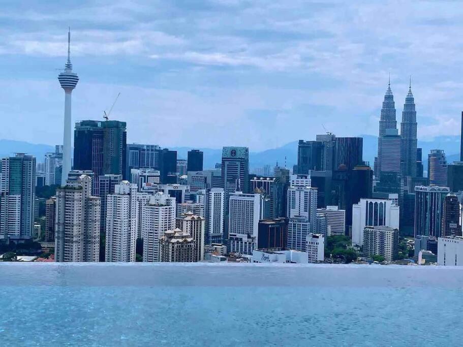 1BR condo with Amazing KLCC View & Infinity Pool at Lalaport Bukit Bintang