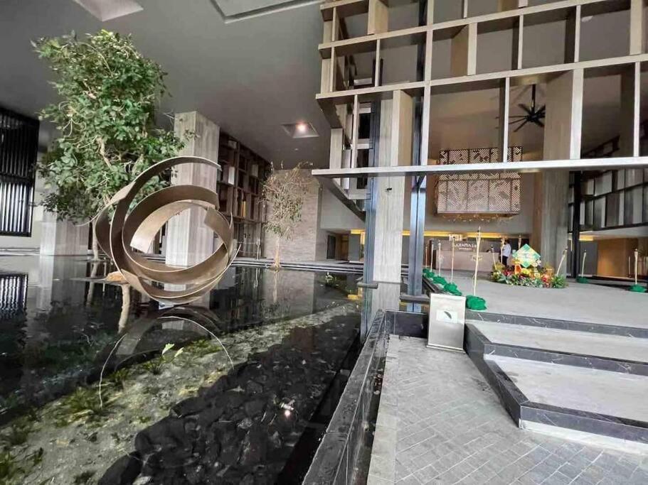 1BR condo with Amazing KLCC View & Infinity Pool at Lalaport Bukit Bintang