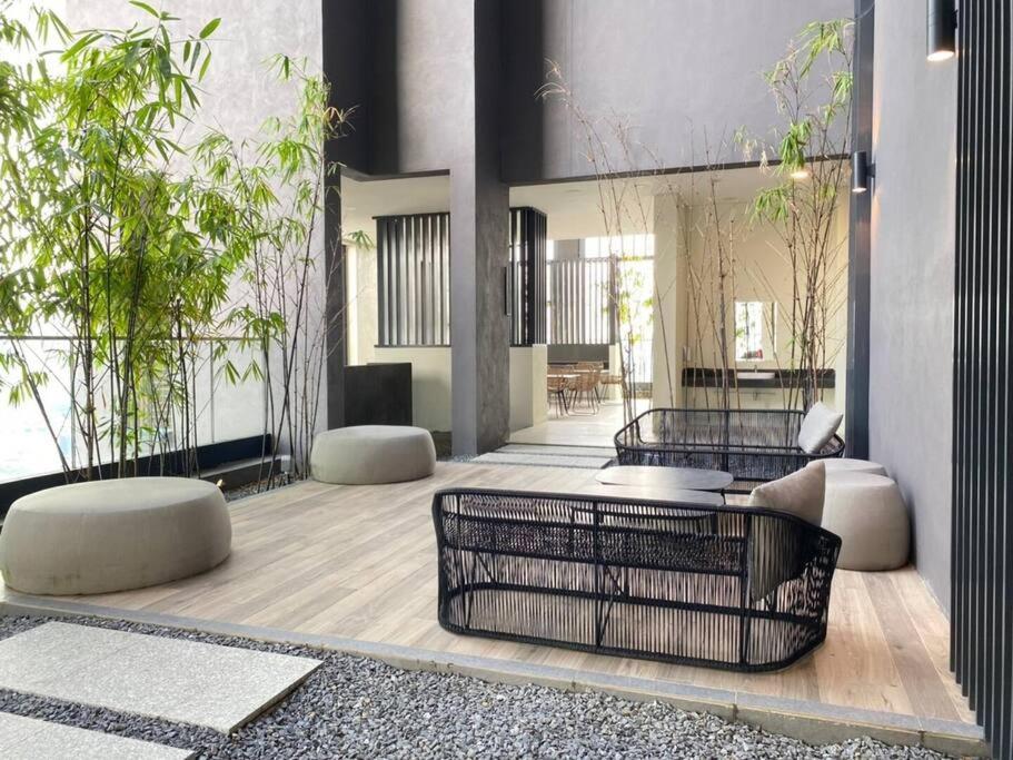 1BR condo with Amazing KLCC View & Infinity Pool at Lalaport Bukit Bintang